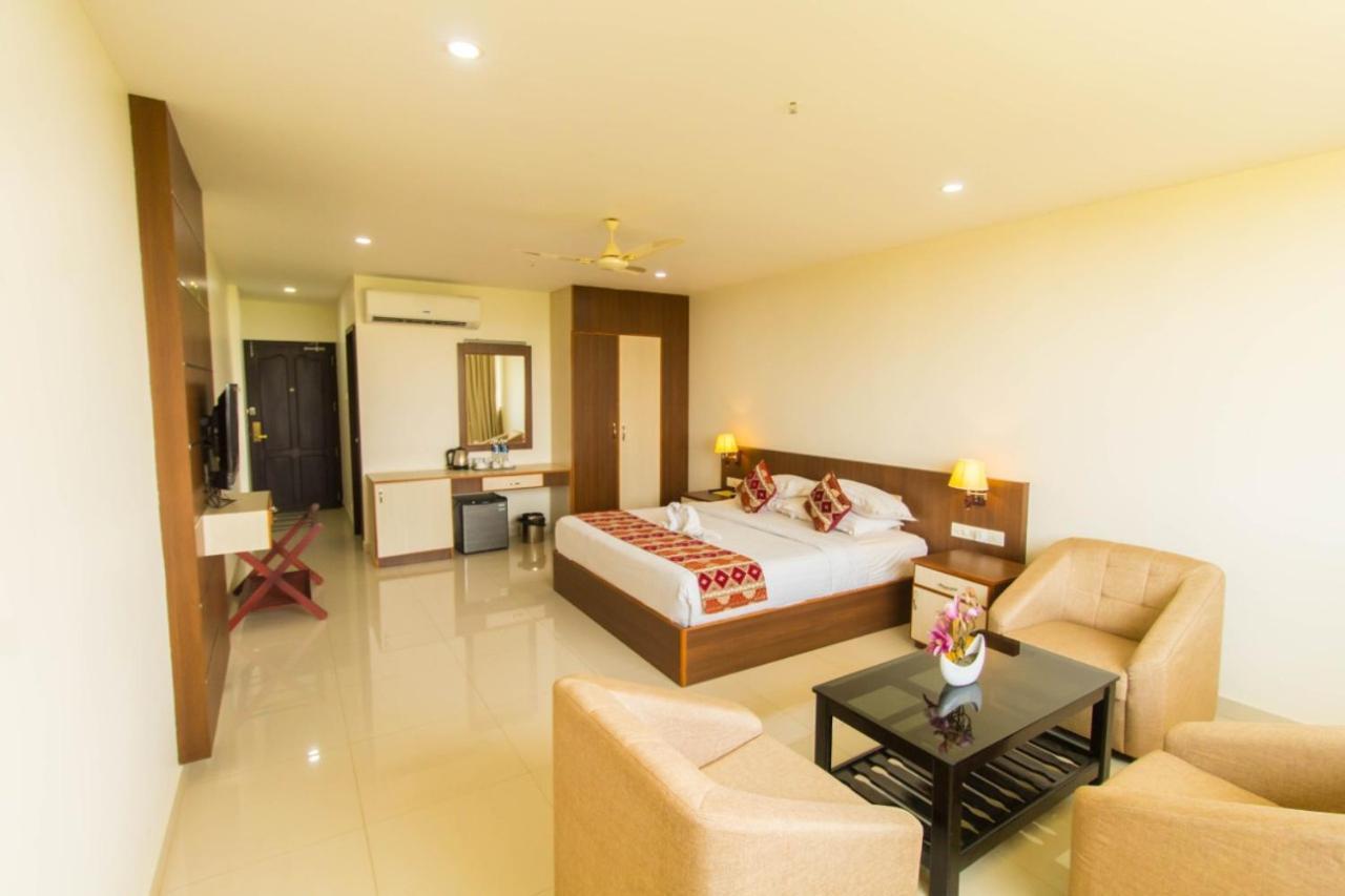 Miracle Residency Kizhake Chālakudi Exterior photo