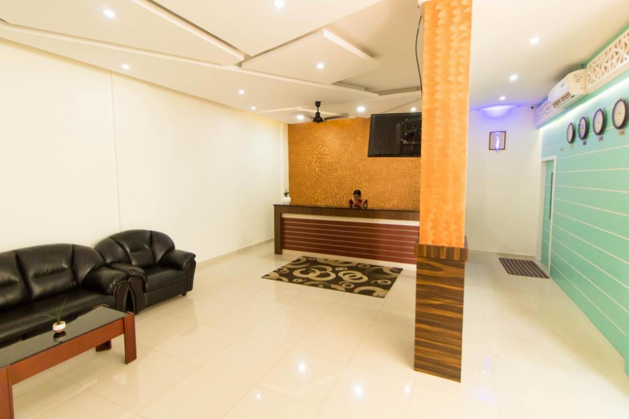 Miracle Residency Kizhake Chālakudi Exterior photo