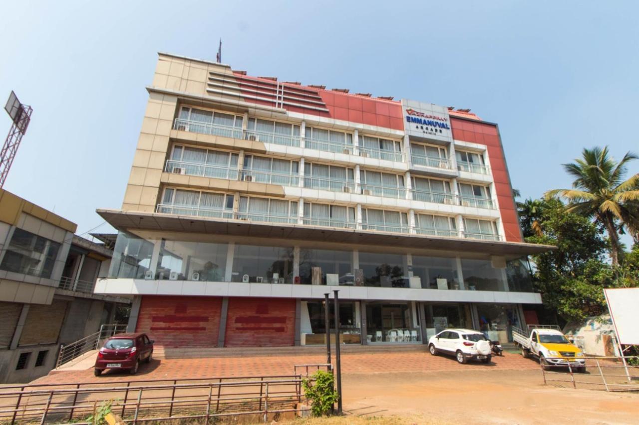 Miracle Residency Kizhake Chālakudi Exterior photo