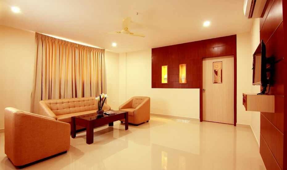 Miracle Residency Kizhake Chālakudi Exterior photo